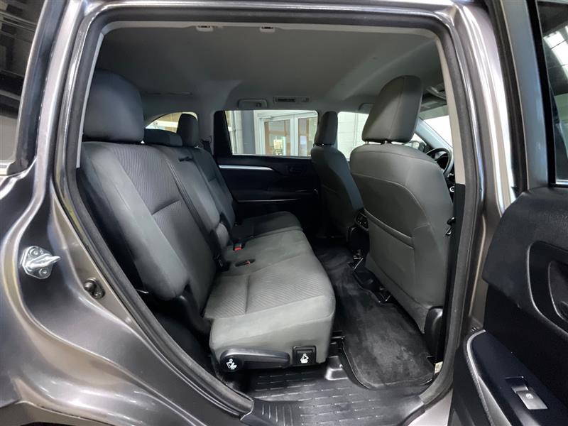 2018 TOYOTA HIGHLANDER LE
