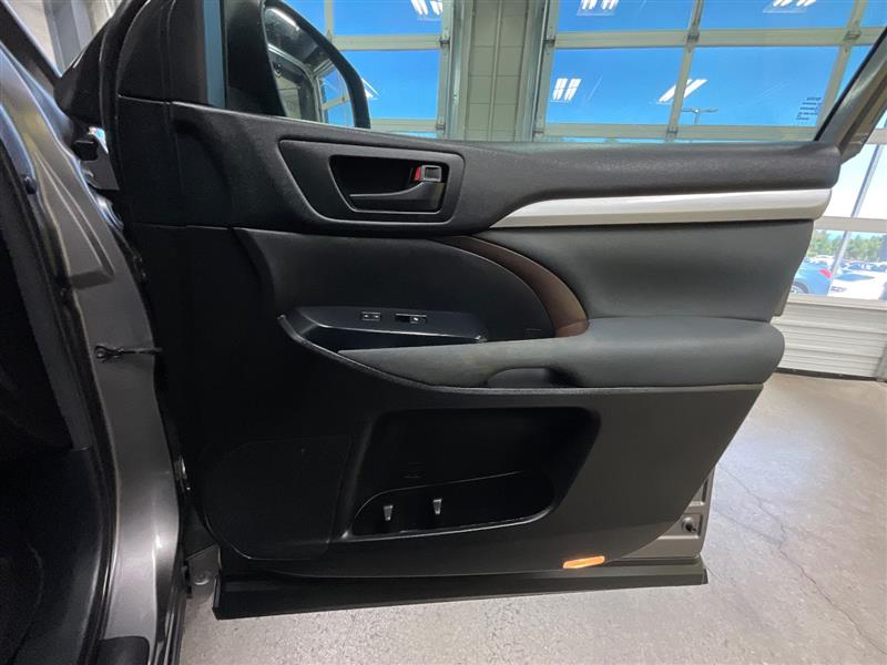 2018 TOYOTA HIGHLANDER LE