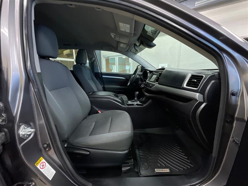 2018 TOYOTA HIGHLANDER LE