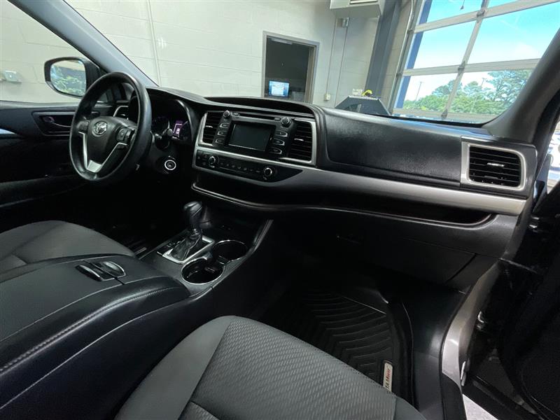 2018 TOYOTA HIGHLANDER LE