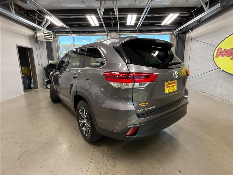 2018 TOYOTA HIGHLANDER LE