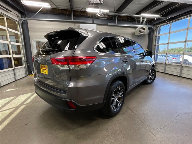 2018 TOYOTA HIGHLANDER LE