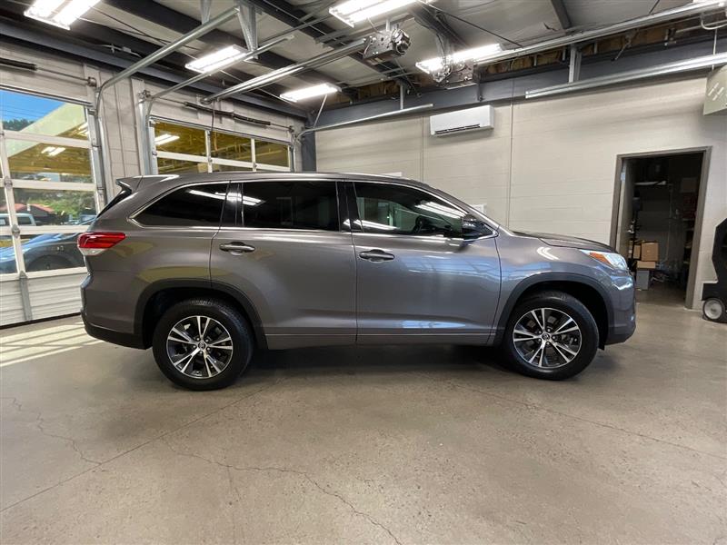 2018 TOYOTA HIGHLANDER LE