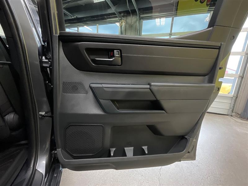 2025 TOYOTA TUNDRA SR