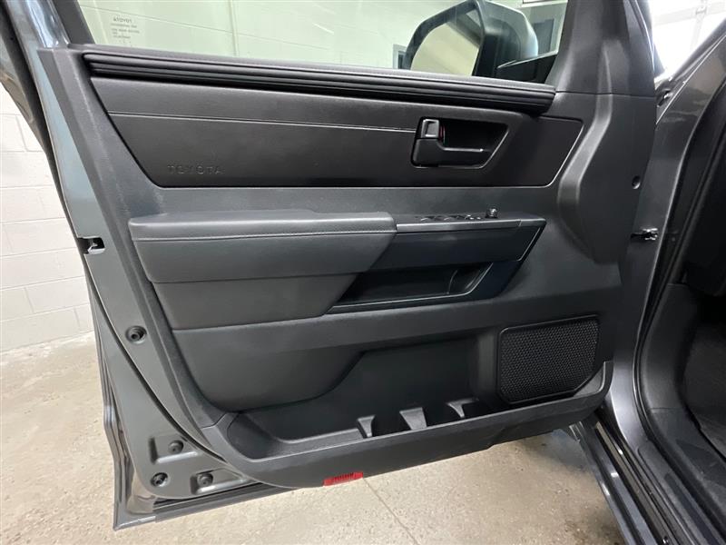 2025 TOYOTA TUNDRA SR