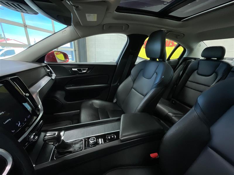 2020 VOLVO S60 MOMENTUM