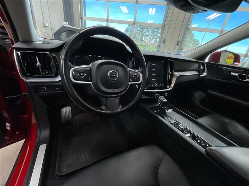 2020 VOLVO S60 MOMENTUM