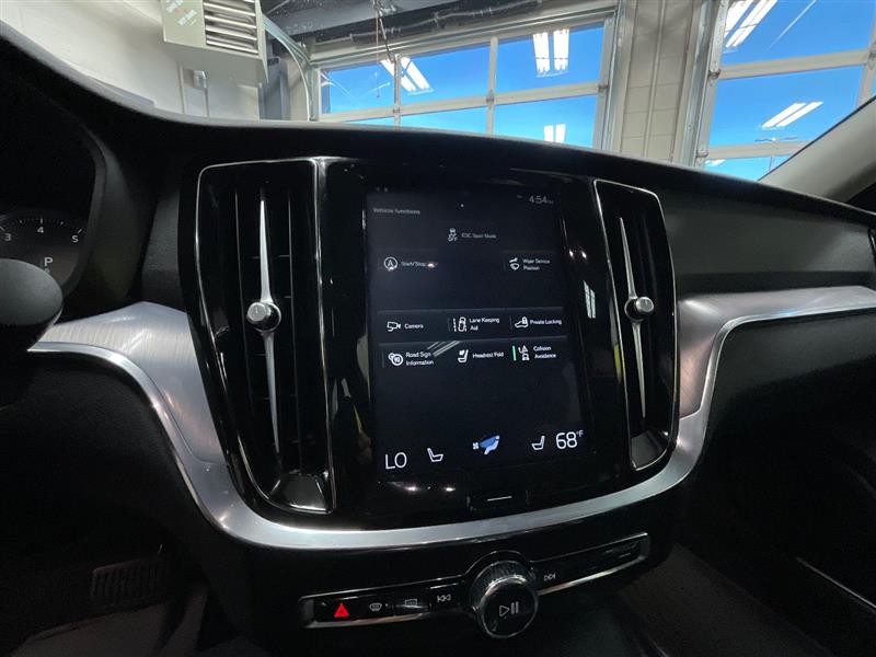 2020 VOLVO S60 MOMENTUM