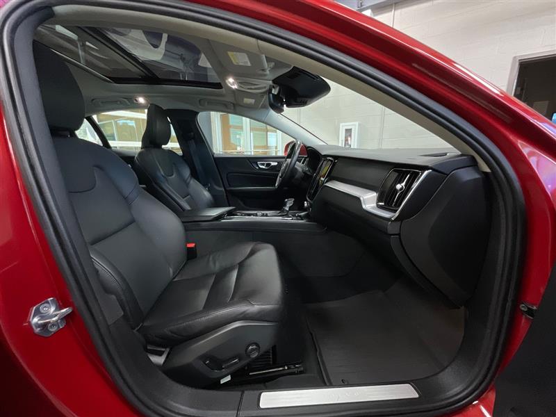 2020 VOLVO S60 MOMENTUM