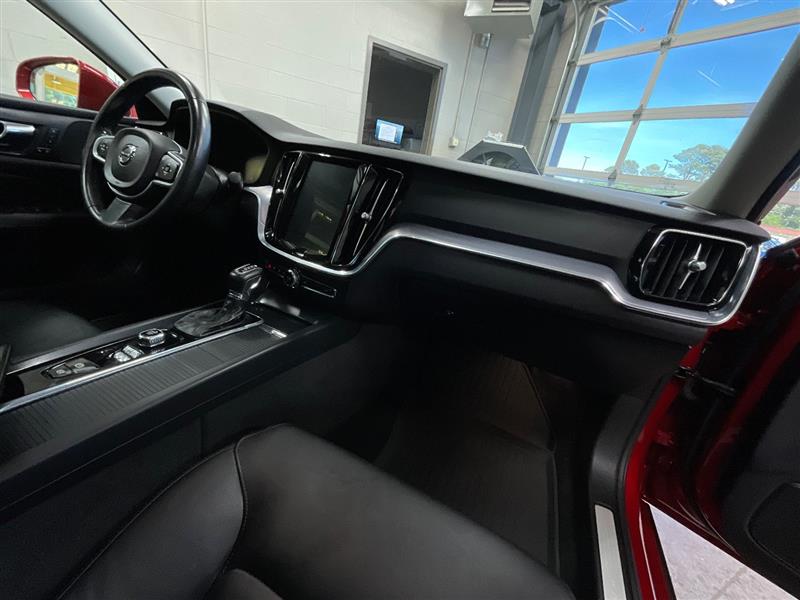 2020 VOLVO S60 MOMENTUM