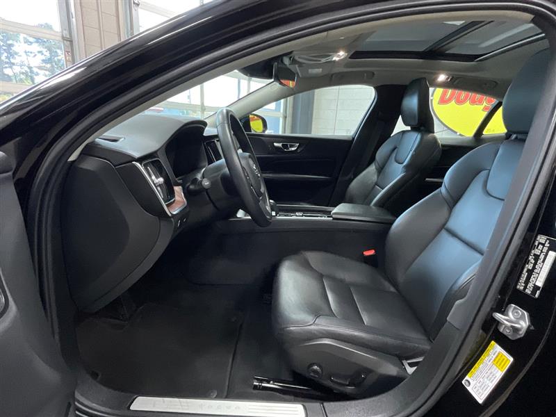 2022 VOLVO S60 B5 Momentum