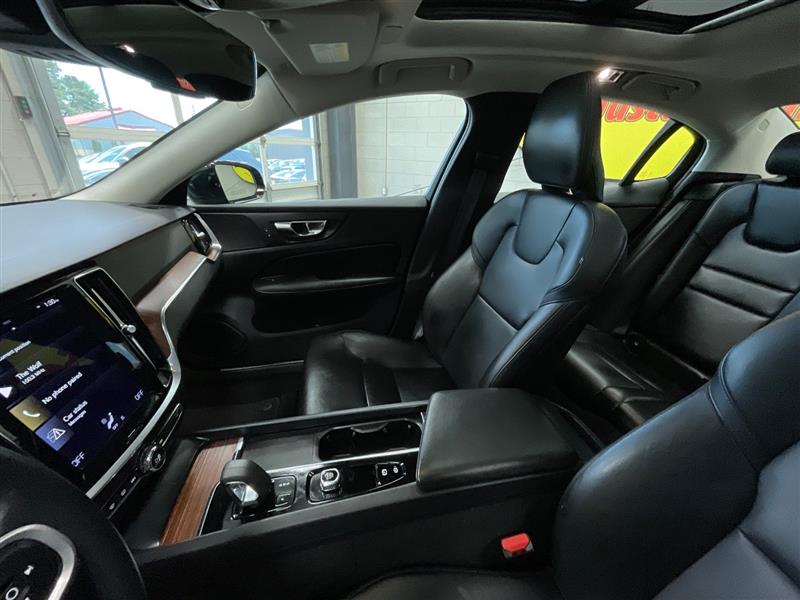 2022 VOLVO S60 B5 Momentum