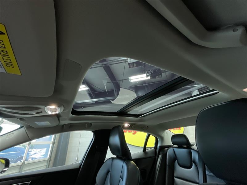2022 VOLVO S60 B5 Momentum