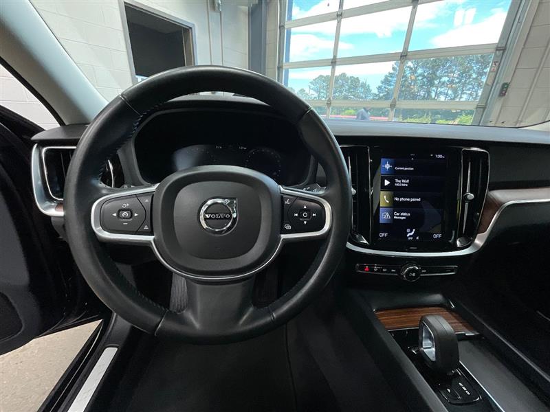 2022 VOLVO S60 B5 Momentum