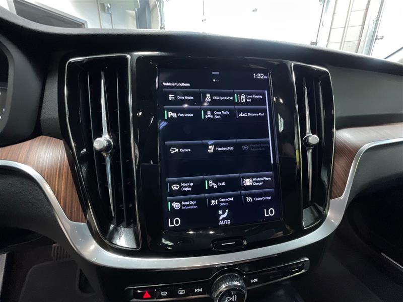 2022 VOLVO S60 B5 Momentum