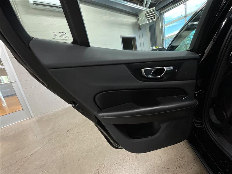 2022 VOLVO S60 B5 Momentum