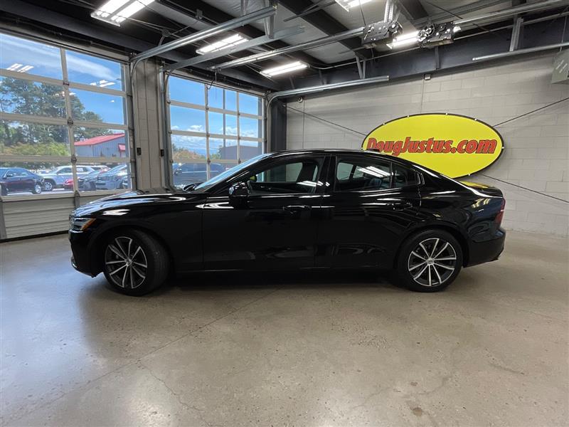 2022 VOLVO S60 B5 Momentum
