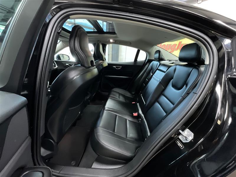 2022 VOLVO S60 B5 Momentum