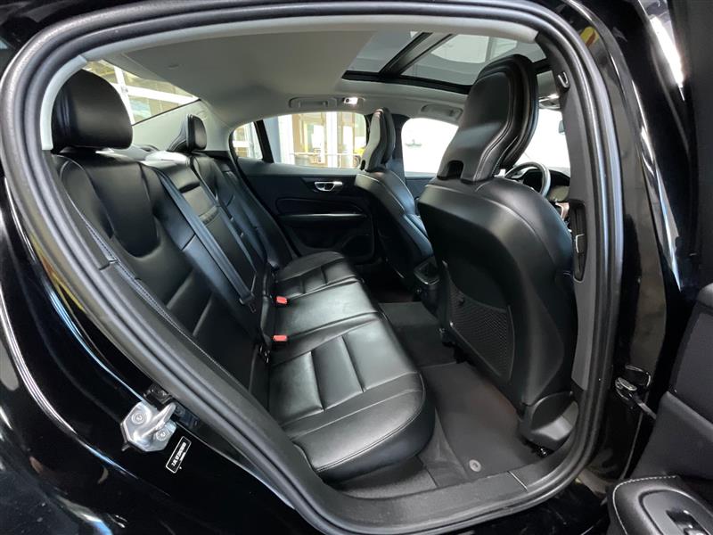 2022 VOLVO S60 B5 Momentum
