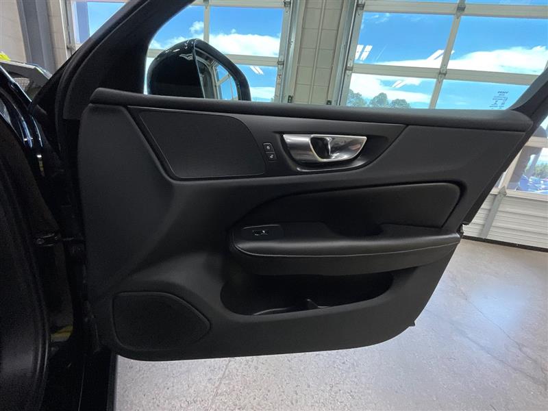 2022 VOLVO S60 B5 Momentum