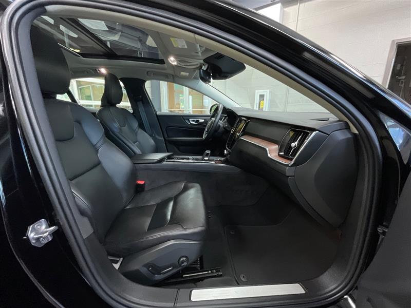 2022 VOLVO S60 B5 Momentum