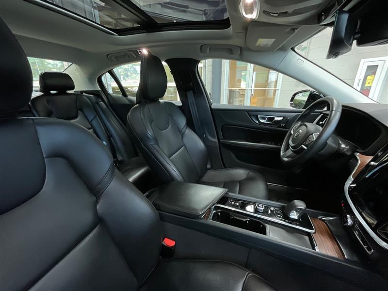 2022 VOLVO S60 B5 Momentum