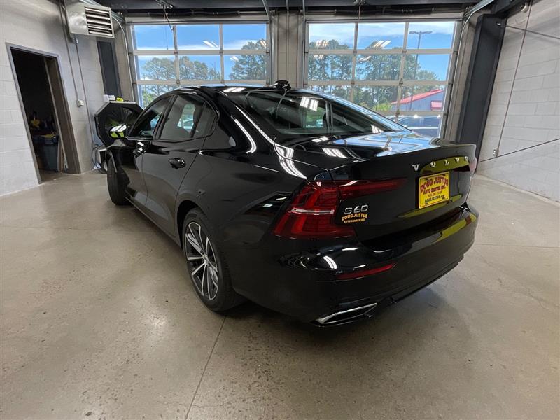 2022 VOLVO S60 B5 Momentum