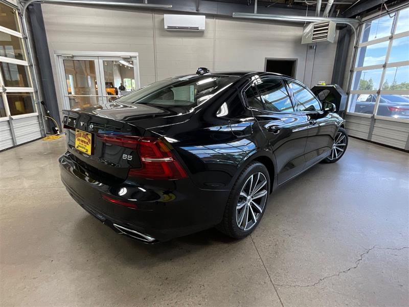 2022 VOLVO S60 B5 Momentum