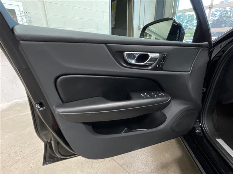 2022 VOLVO S60 B5 Momentum