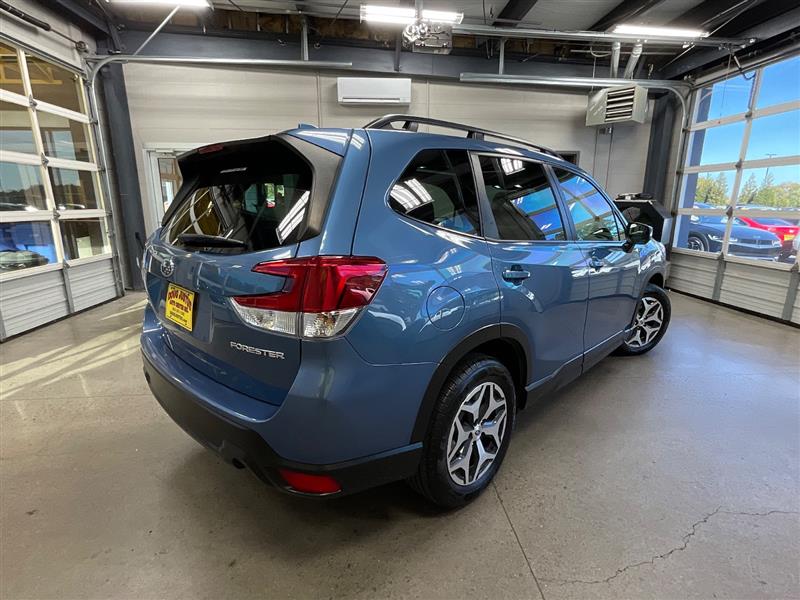 2022 SUBARU FORESTER PREMIUM