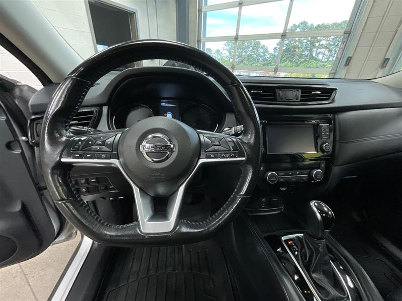 2017 NISSAN ROGUE SL