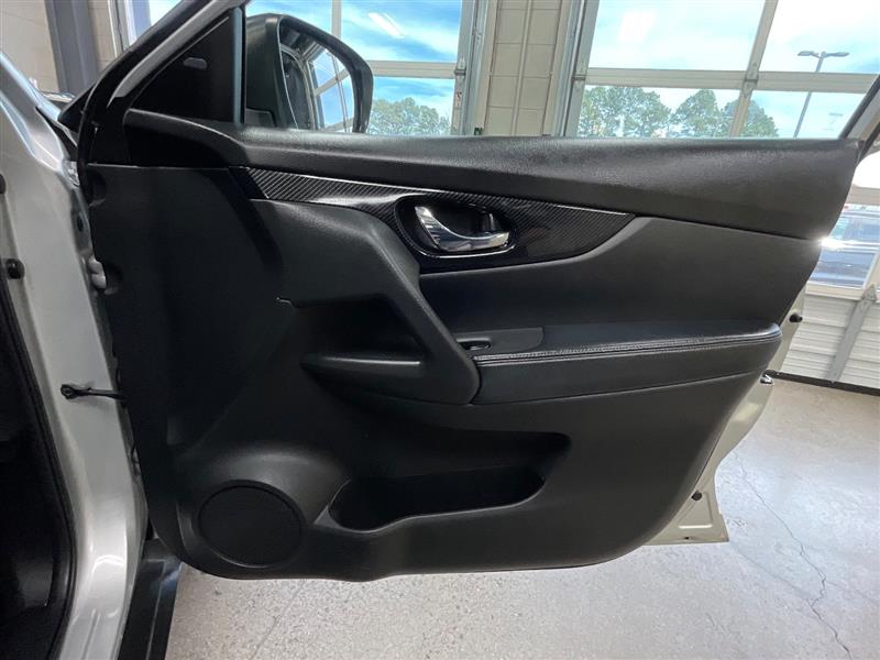 2017 NISSAN ROGUE SL
