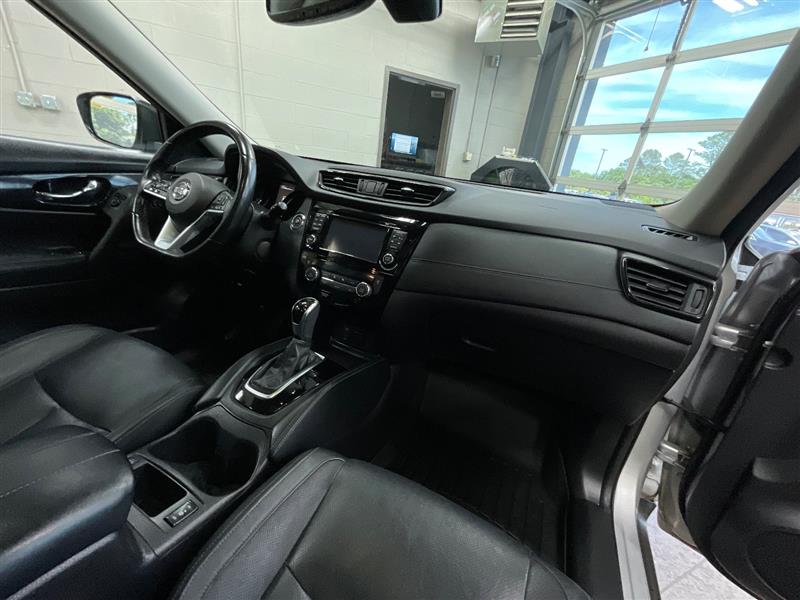 2017 NISSAN ROGUE SL