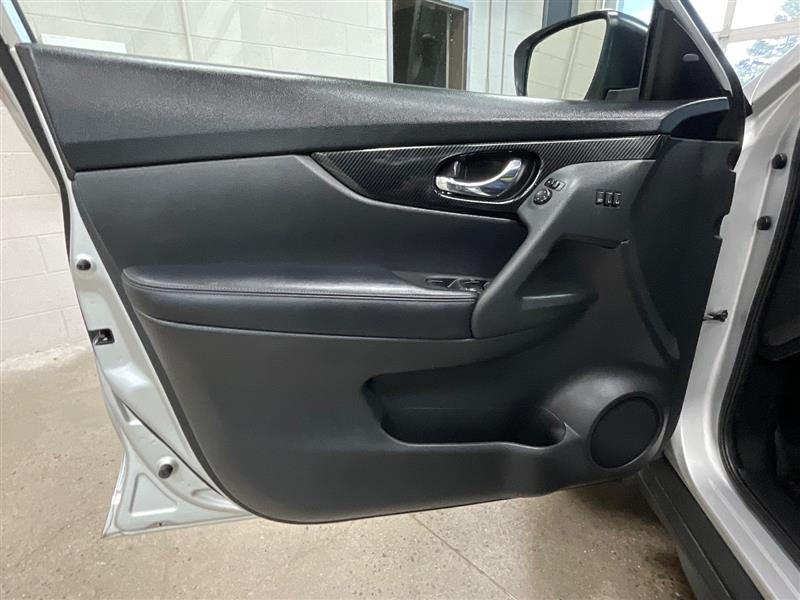 2017 NISSAN ROGUE SL