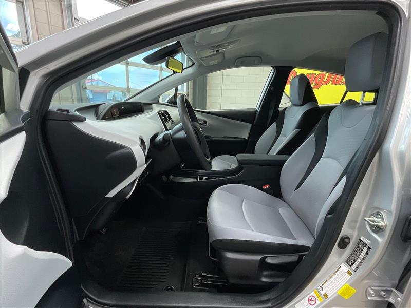 2022 TOYOTA PRIUS LE