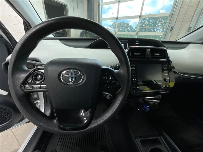 2022 TOYOTA PRIUS LE