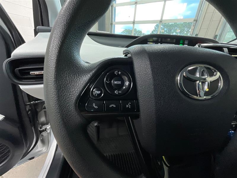 2022 TOYOTA PRIUS LE