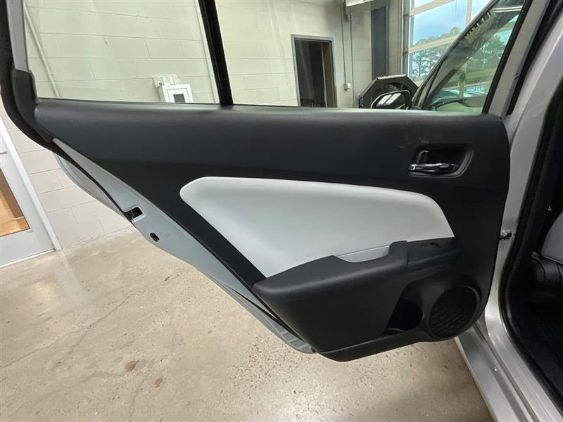 2022 TOYOTA PRIUS LE