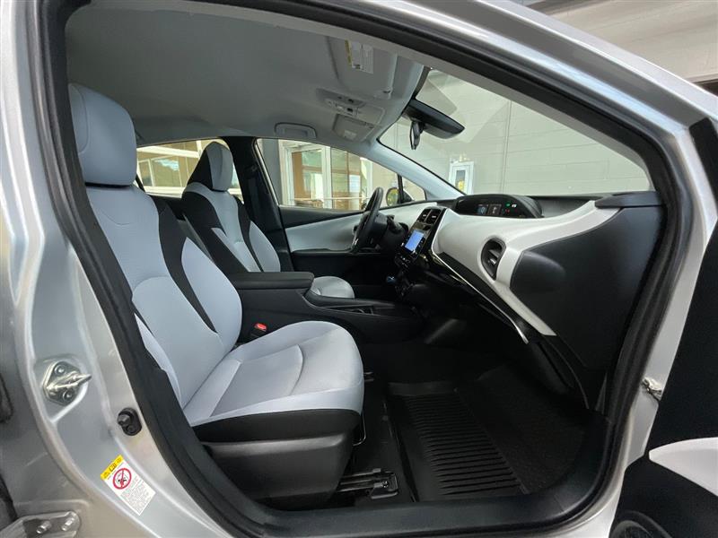 2022 TOYOTA PRIUS LE