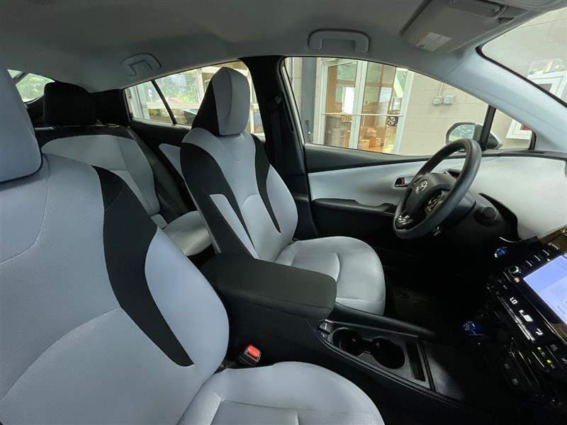 2022 TOYOTA PRIUS LE