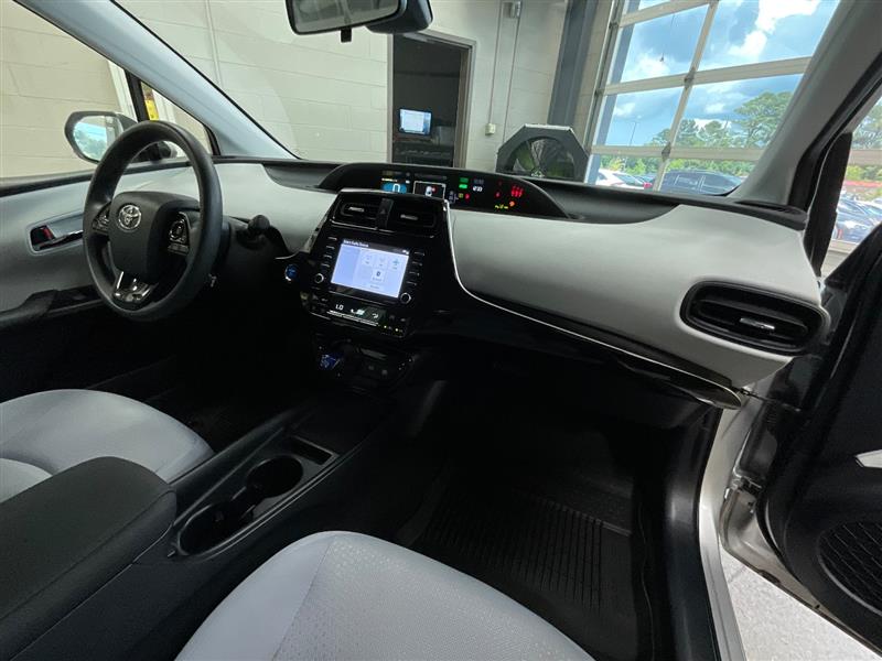 2022 TOYOTA PRIUS LE