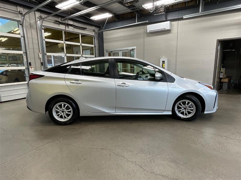 2022 TOYOTA PRIUS LE