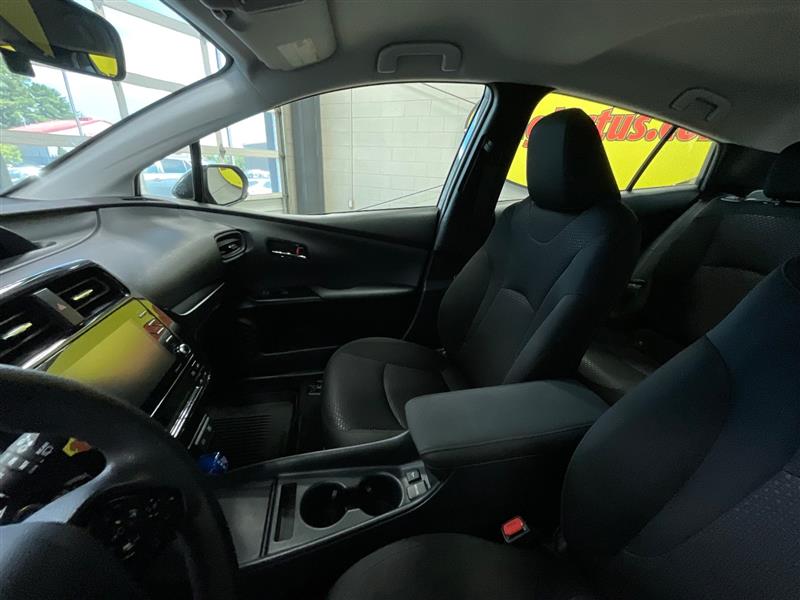 2022 TOYOTA PRIUS LE