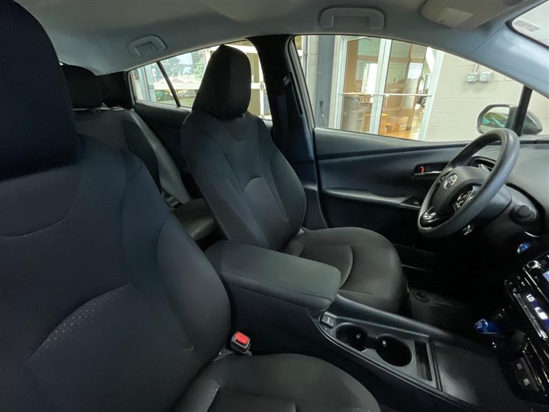 2022 TOYOTA PRIUS LE