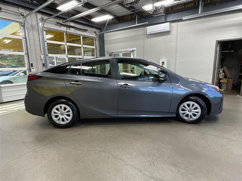2022 TOYOTA PRIUS LE