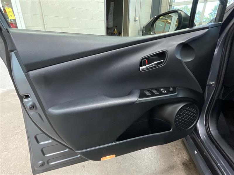 2022 TOYOTA PRIUS LE