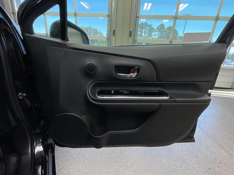 2016 TOYOTA PRIUS C Two