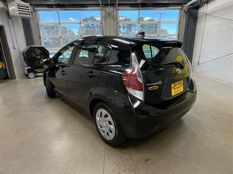 2016 TOYOTA PRIUS C Two