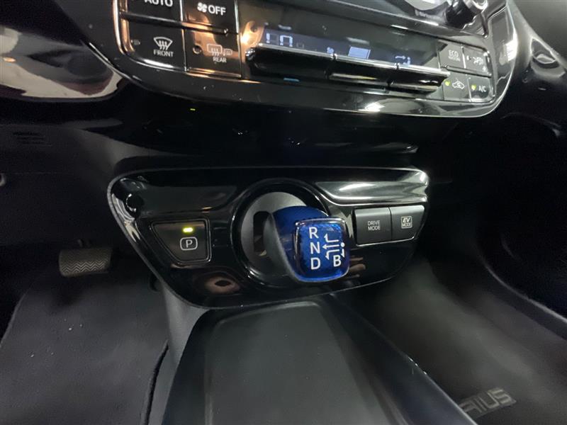 2021 TOYOTA PRIUS LE