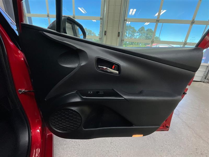 2021 TOYOTA PRIUS LE